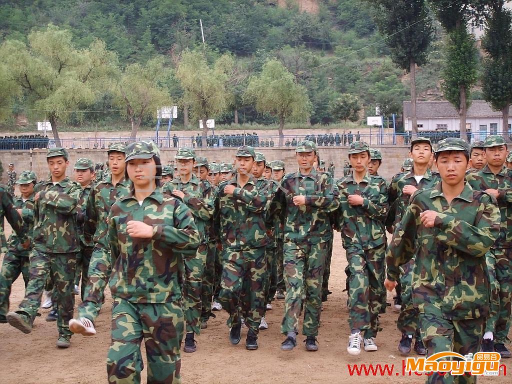 供應(yīng)軍品，民品迷彩套裝軍訓(xùn)服，學(xué)生軍訓(xùn)服，軍訓(xùn)工裝