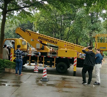 青山哪有站人車出租公司？